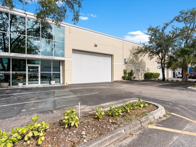 8011 NW 29th St 8011, Doral, FL 33122