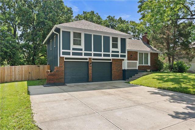 13205 Overhill Road, Grandview, MO 64030