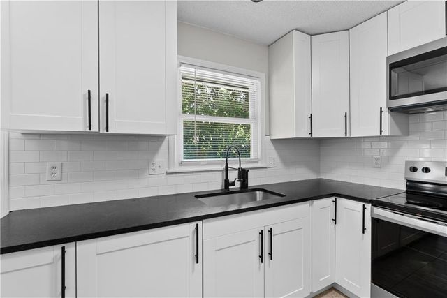 13205 Overhill Road, Grandview, MO 64030