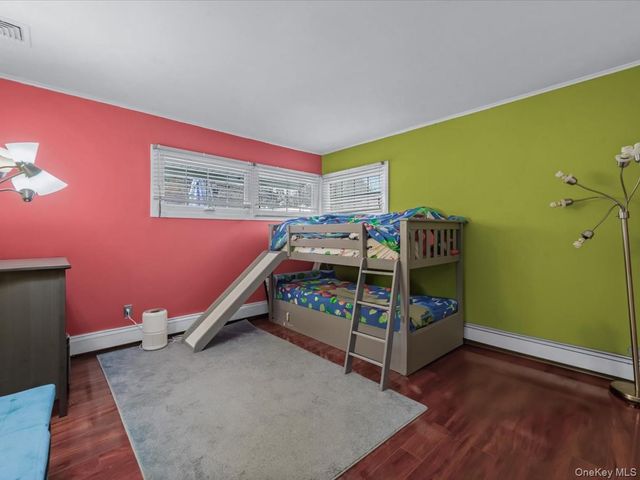 34 Hedge Lane, Westbury, NY 11590