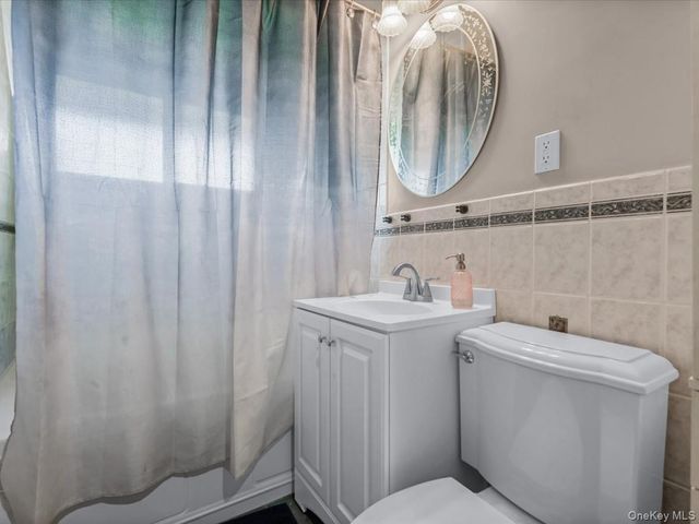 34 Hedge Lane, Westbury, NY 11590