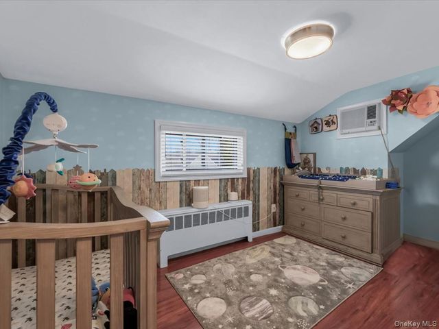 34 Hedge Lane, Westbury, NY 11590