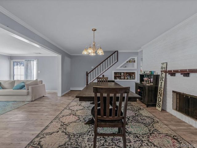34 Hedge Lane, Westbury, NY 11590