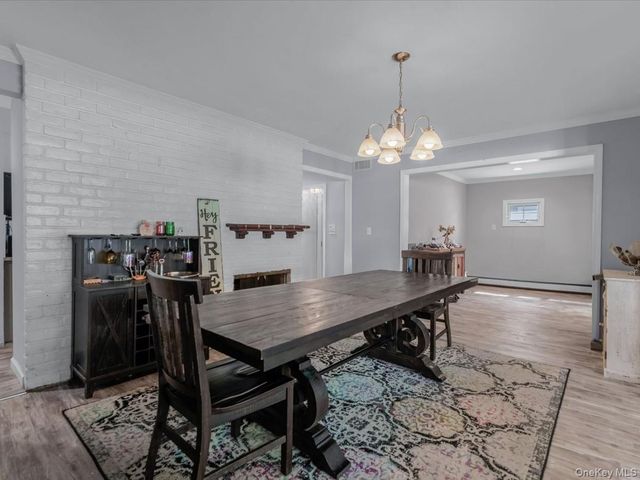 34 Hedge Lane, Westbury, NY 11590