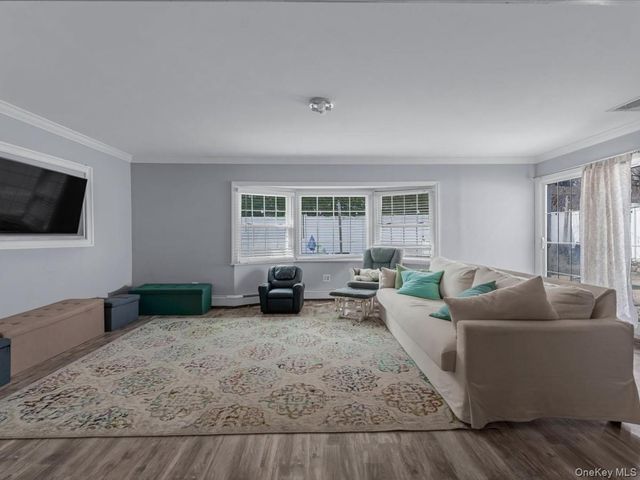 34 Hedge Lane, Westbury, NY 11590