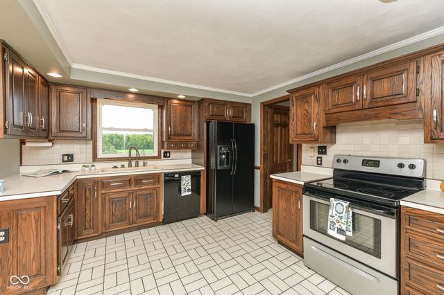 9054 W 8th Street, Anderson, IN 46011