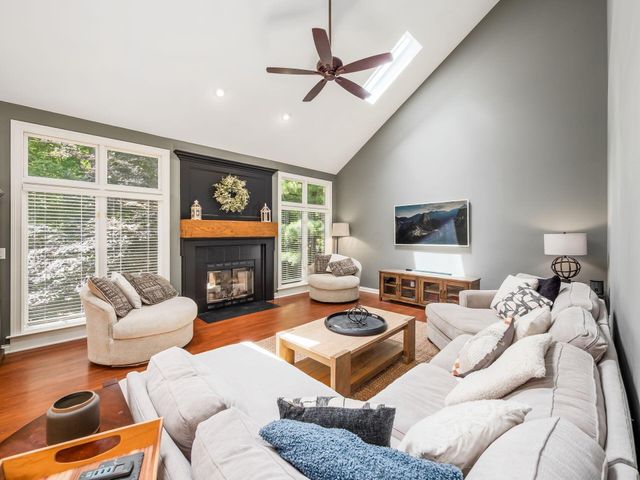 10748 Preston Way, Powell, OH 43065
