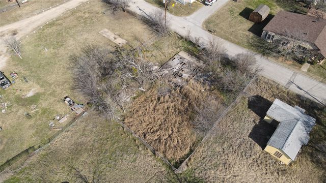 209 Stone Street, Granbury, TX 76048