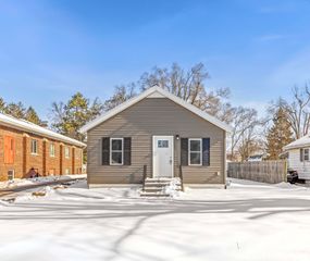 923 Wayne Street, Jackson, MI 49202