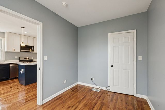 9935 S Winston Avenue, Chicago, IL 60643