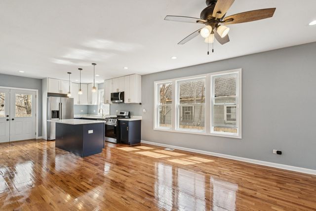 9935 S Winston Avenue, Chicago, IL 60643