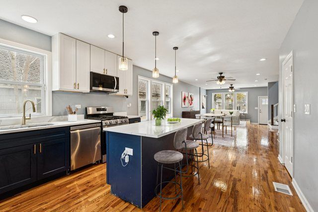 9935 S Winston Avenue, Chicago, IL 60643