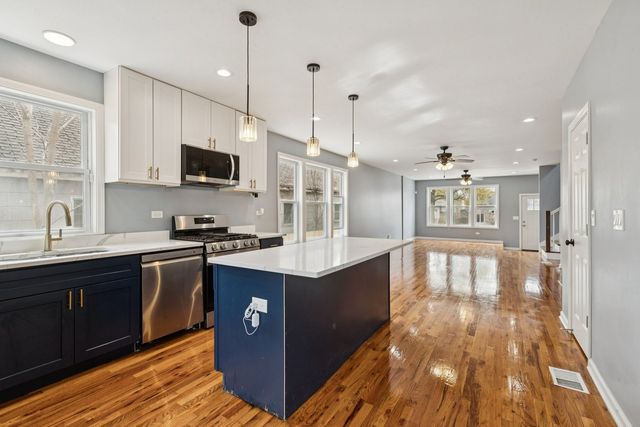 9935 S Winston Avenue, Chicago, IL 60643