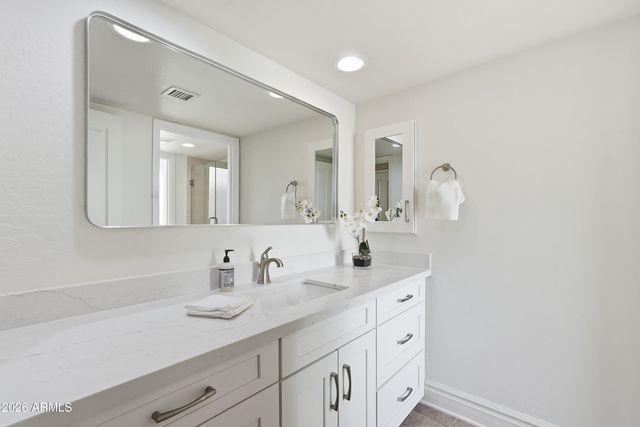 3800 E LINCOLN Drive 6, Phoenix, AZ 85018