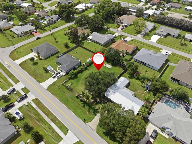 719 SE Thornhill Drive, Port St. Lucie, FL 34983