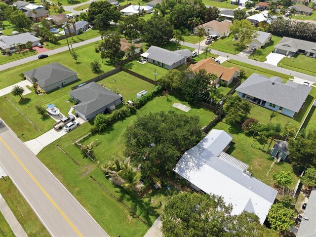 719 SE Thornhill Drive, Port St. Lucie, FL 34983