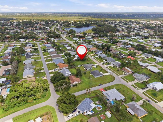 719 SE Thornhill Drive, Port St. Lucie, FL 34983