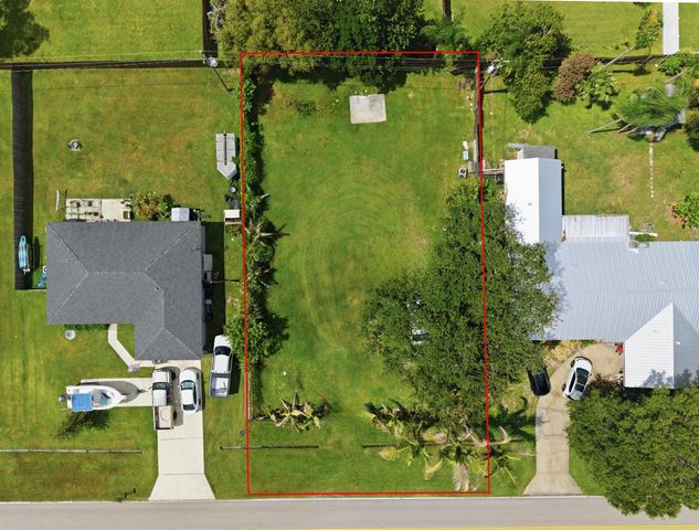 719 SE Thornhill Drive, Port St. Lucie, FL 34983
