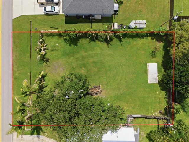 719 SE Thornhill Drive, Port St. Lucie, FL 34983