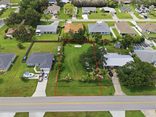 719 SE Thornhill Drive, Port St. Lucie, FL 34983