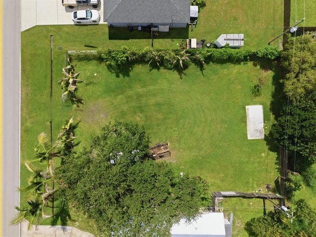 719 SE Thornhill Drive, Port St. Lucie, FL 34983