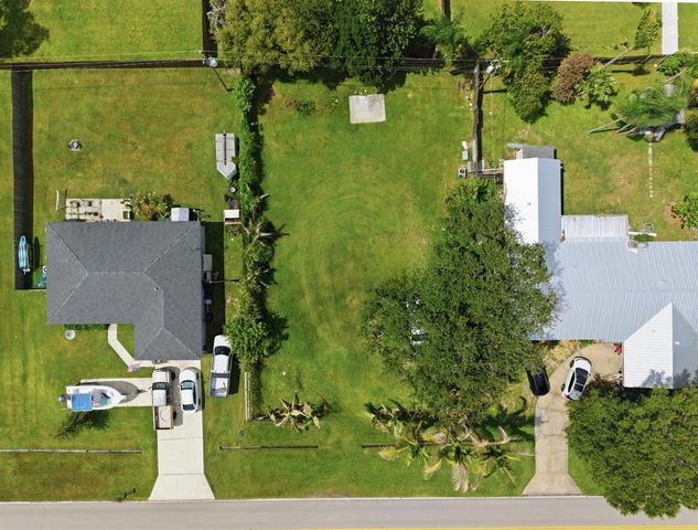 719 SE Thornhill Drive, Port St. Lucie, FL 34983