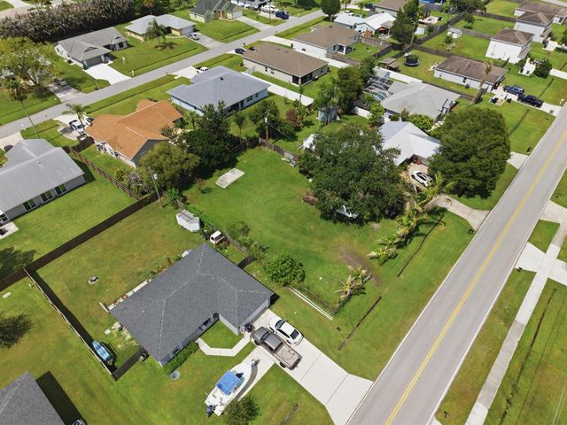 719 SE Thornhill Drive, Port St. Lucie, FL 34983