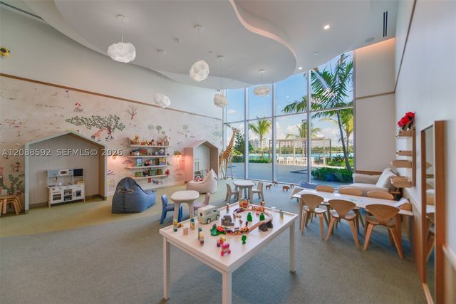 2411 Laguna Cir. 807, North Miami, FL 33181