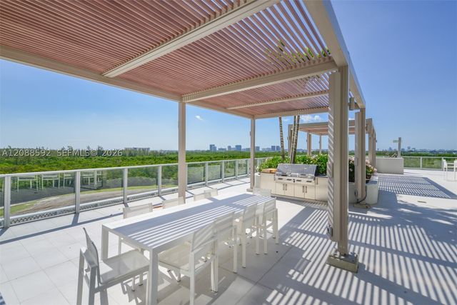 2411 Laguna Cir. 807, North Miami, FL 33181