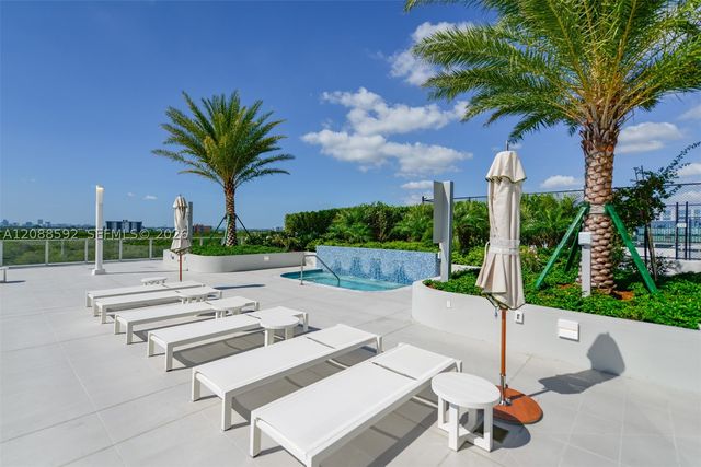 2411 Laguna Cir. 807, North Miami, FL 33181