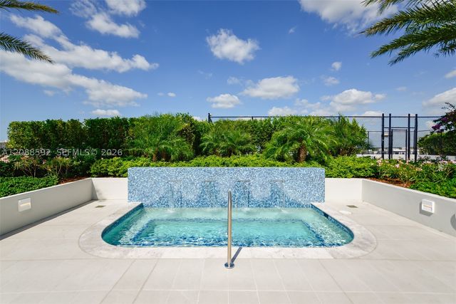 2411 Laguna Cir. 807, North Miami, FL 33181