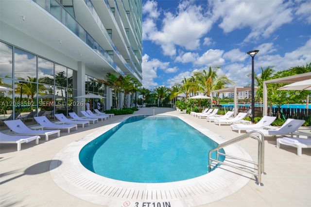 2411 Laguna Cir. 807, North Miami, FL 33181