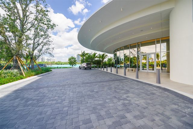 2411 Laguna Cir. 807, North Miami, FL 33181