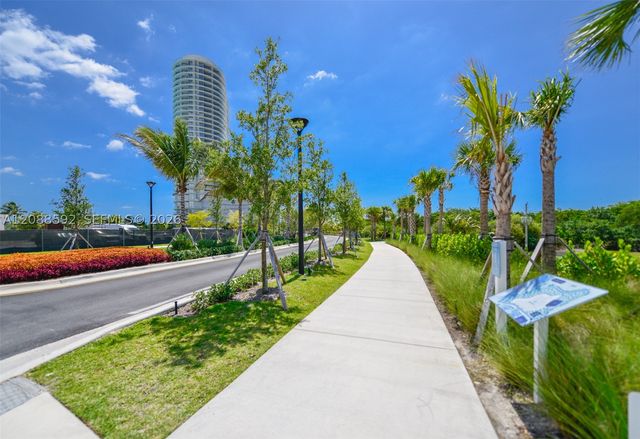2411 Laguna Cir. 807, North Miami, FL 33181
