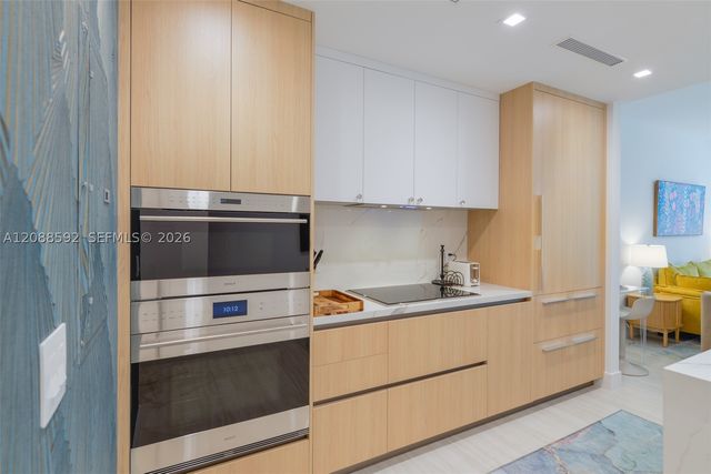 2411 Laguna Cir. 807, North Miami, FL 33181