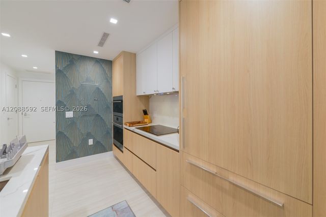 2411 Laguna Cir. 807, North Miami, FL 33181