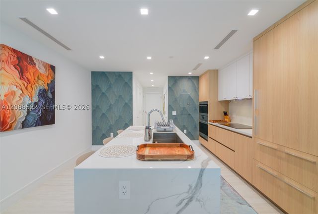 2411 Laguna Cir. 807, North Miami, FL 33181