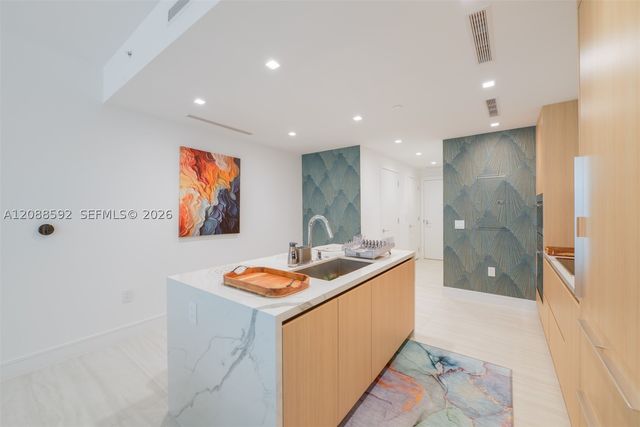 2411 Laguna Cir. 807, North Miami, FL 33181