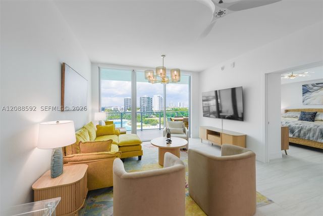 2411 Laguna Cir. 807, North Miami, FL 33181