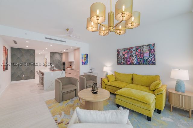 2411 Laguna Cir. 807, North Miami, FL 33181
