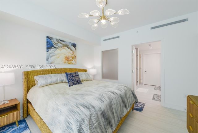 2411 Laguna Cir. 807, North Miami, FL 33181