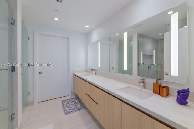 2411 Laguna Cir. 807, North Miami, FL 33181