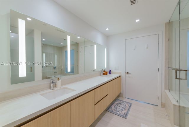 2411 Laguna Cir. 807, North Miami, FL 33181