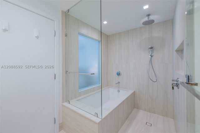 2411 Laguna Cir. 807, North Miami, FL 33181