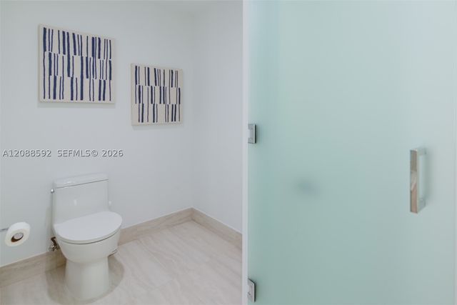2411 Laguna Cir. 807, North Miami, FL 33181
