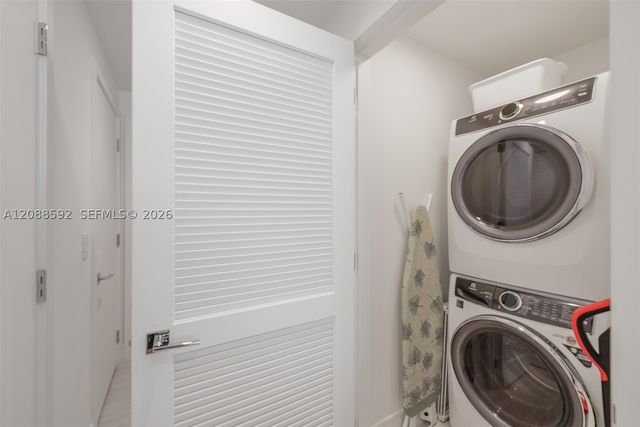 2411 Laguna Cir. 807, North Miami, FL 33181