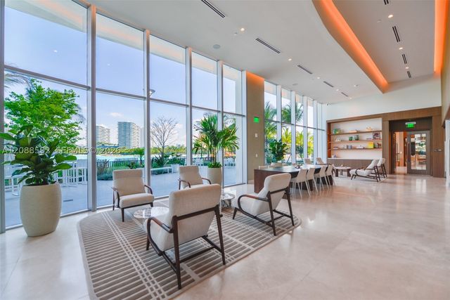 2411 Laguna Cir. 807, North Miami, FL 33181