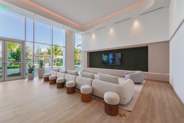 2411 Laguna Cir. 807, North Miami, FL 33181