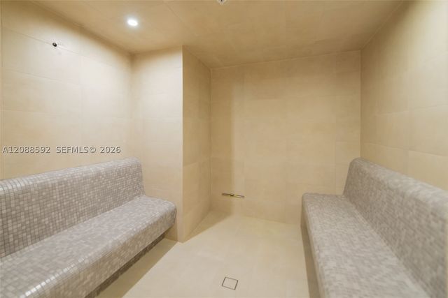 2411 Laguna Cir. 807, North Miami, FL 33181