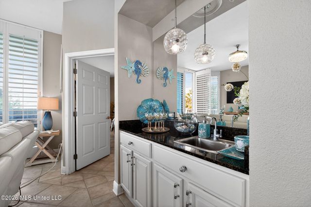 2668 Beach Boulevard, 206, Biloxi, MS 39531